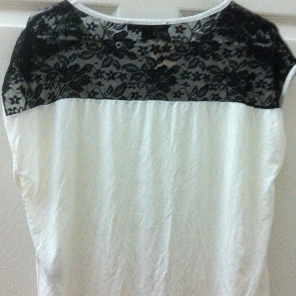 NWT White and Black Lace top - Picture 2 of 2