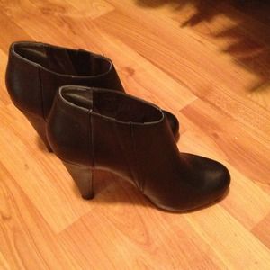 Bundle for Amberlyons16 Ankle boots & MAC lipgloss