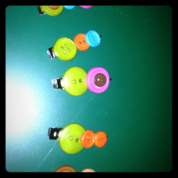 Retro hair clips 3 for the price of one! - Picture 1 of 4
