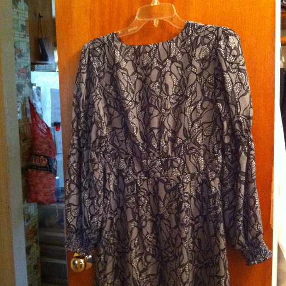 Dress - Picture 3 of 3