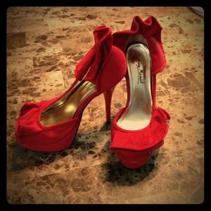 Red gorgeous 5' heels