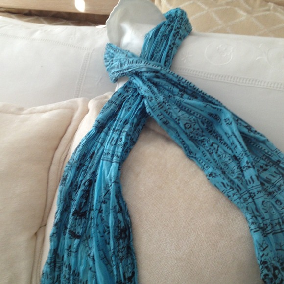 Lightweight scarf w/tiny trinkets at the bottom#10 - Picture 1 of 2