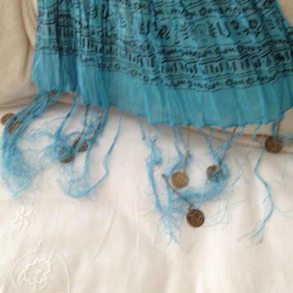 Lightweight scarf w/tiny trinkets at the bottom#10 - Picture 2 of 2