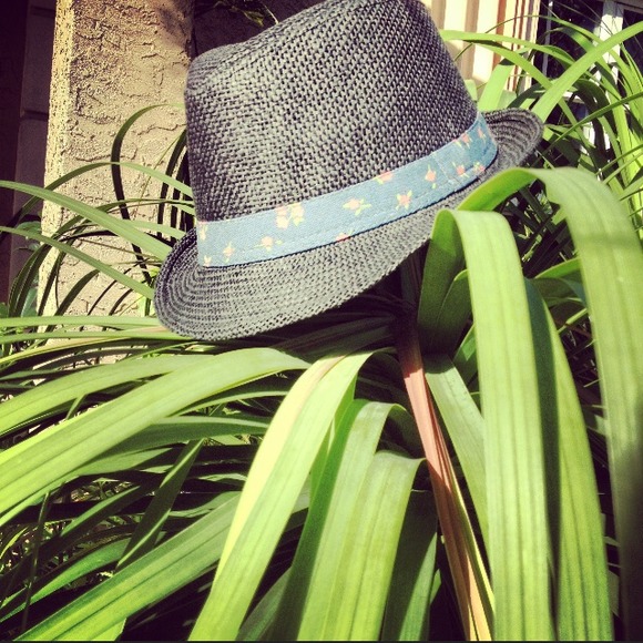 Floral print hat *BRAND NEW*