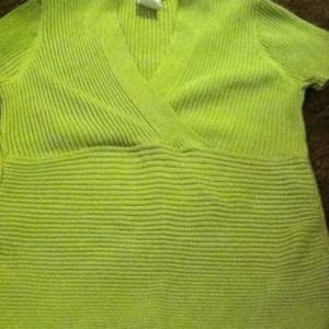 Very cute green (sweater like material) shirt!