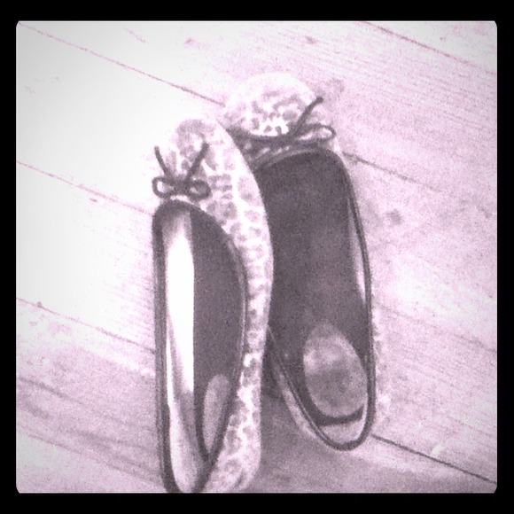 Tan Size 6 leopard print flats