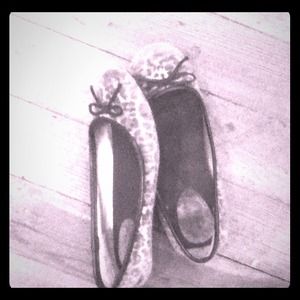 Tan Size 6 leopard print flats