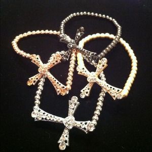Heart filigree beaded stretch bracelet.