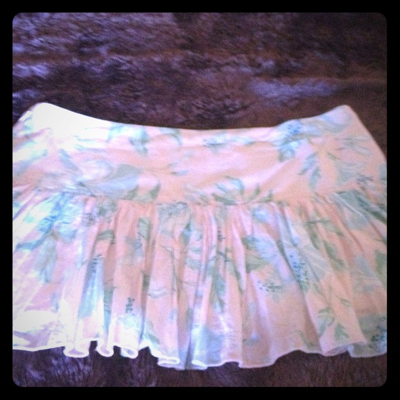 New short cute skirt by Abercrombie and fitch