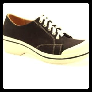 Dansko Veda tie on shoe
