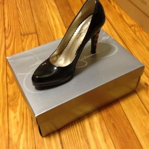 Jessica Simpson pump
