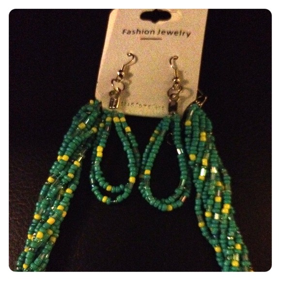 Green And Yellow Earring And Necklace Set - Picture 1 of 2