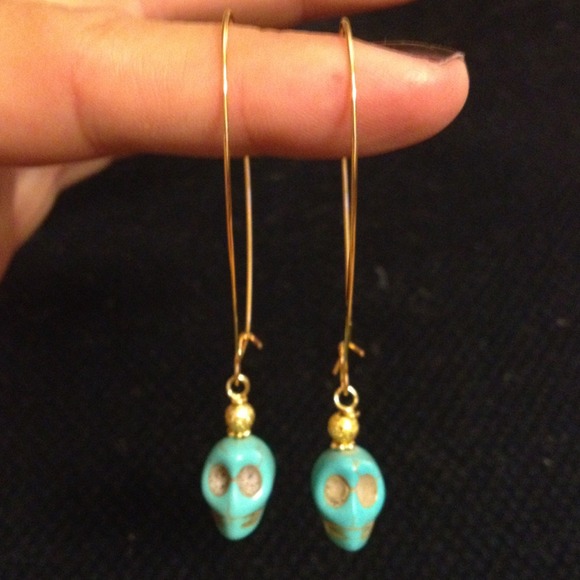 Goldtone/turquoise skull earrings
