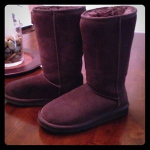 Ugg Classic Like New Chocolate***SOLD****