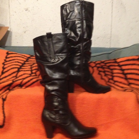 Black boots,just below the knee, medium heel,