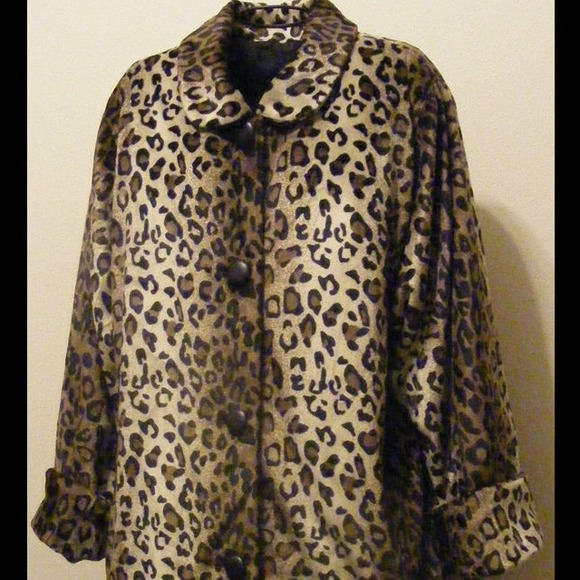 ***SOLD***SOFT LEOPARD FAUX FUR JACKET - Picture 3 of 4