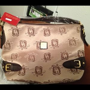 Selling Dooney & Bourke purse.