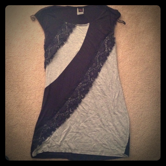 🔴Sold🔴Cute black, gray, lace shirt