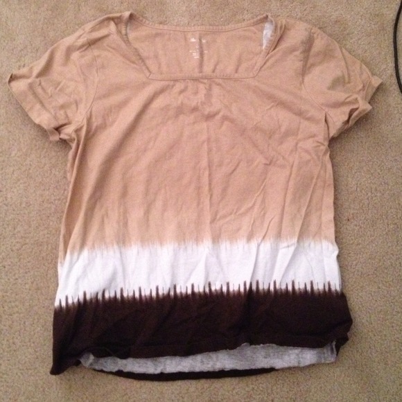 🔴Sold🔴Never worn woman's tee