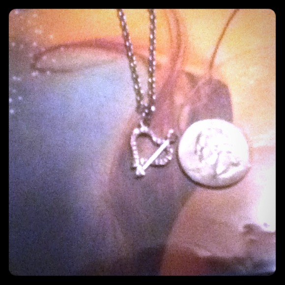 Sparkly heart arrow necklace