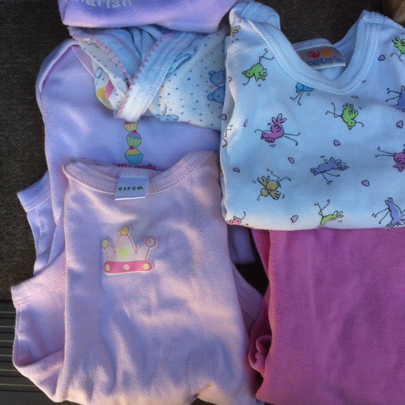 Set of 7 onesies 0-3 months