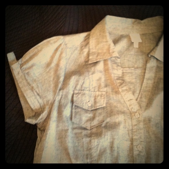 Rue 21 low cut button up. Size XL. - Picture 1 of 4