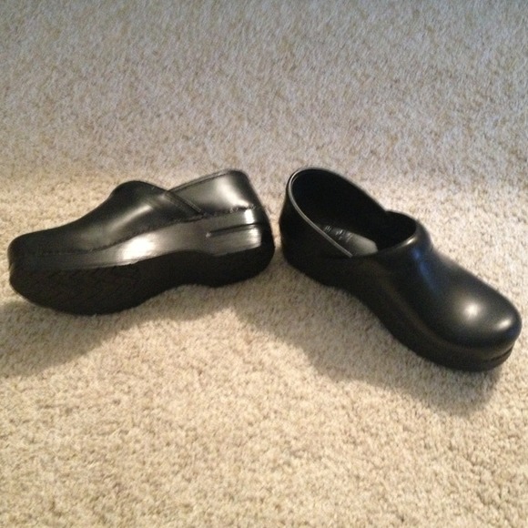 -Dansko black shoes