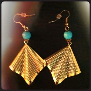 Pair of gold and turquoise earrings!