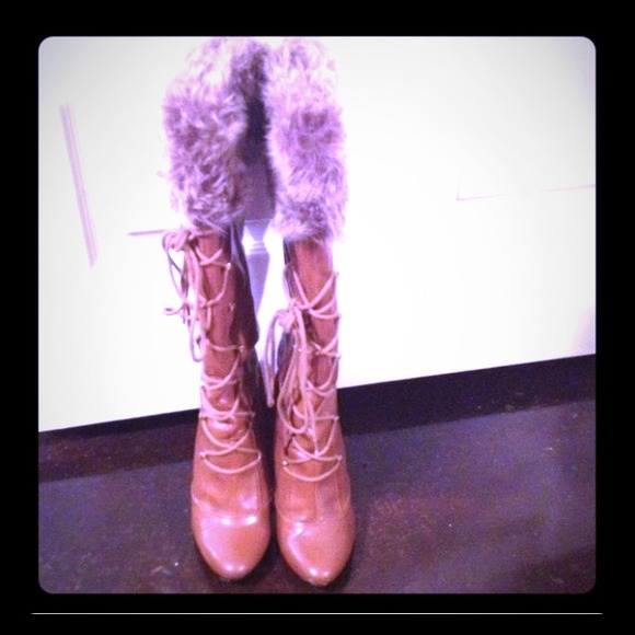 BOOTS WITH FUR!!