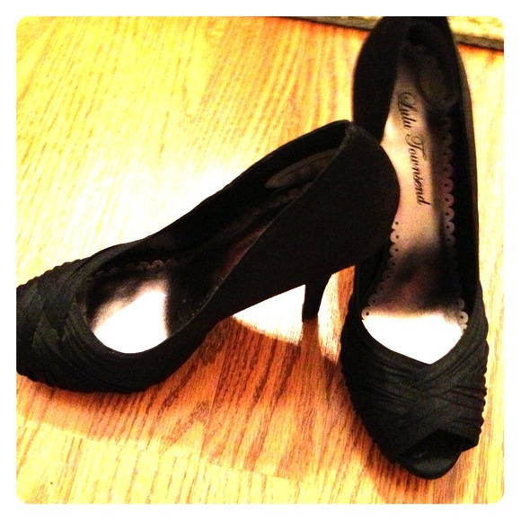 ***Reserved*** Black open toe pump