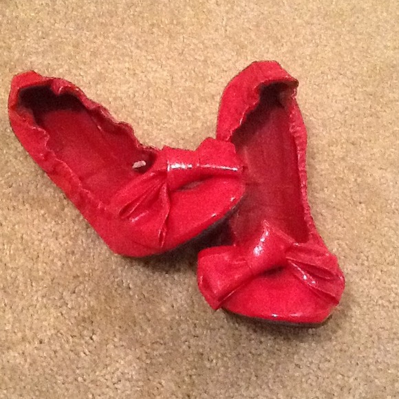 Slipper shoes.