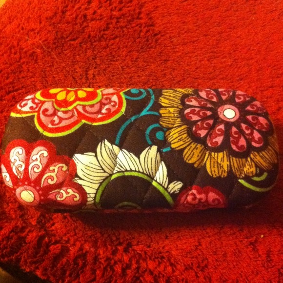 Hard shell eyeglass case