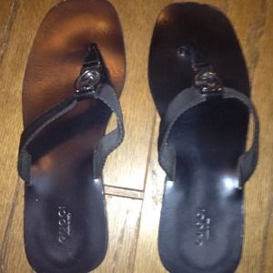 Gucci  Black Leather Flip Flops