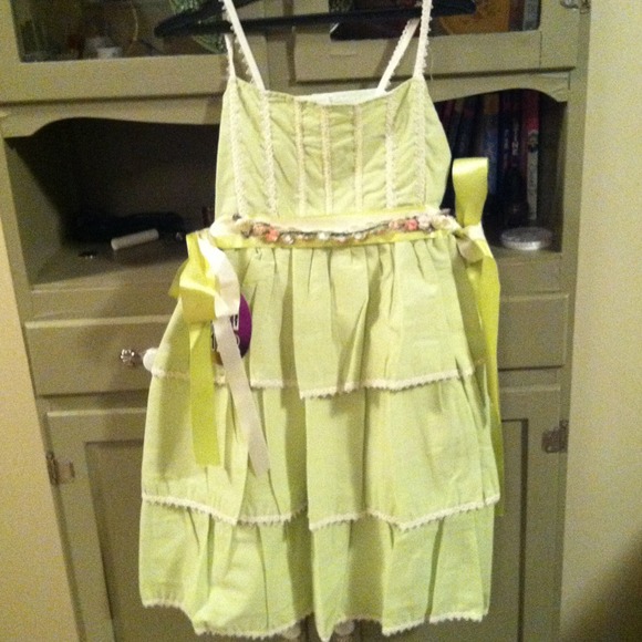 Nwt green linen dress for your princess