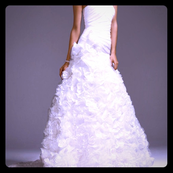 *REDUCED* STUNNING gown, Galina Signature (white) - Picture 1 of 4