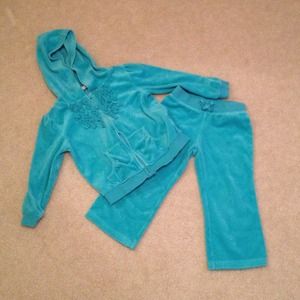 🔴SOLD🔴 💙Velour girls sweatsuit💙