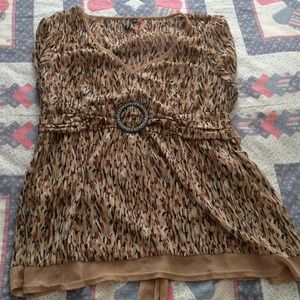 Short sleeved belted top