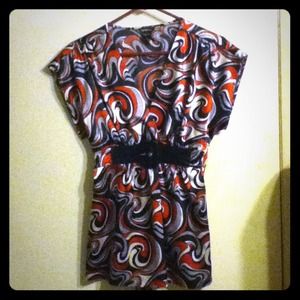💢💢SOLD💢💢Red and Black swirly shirt