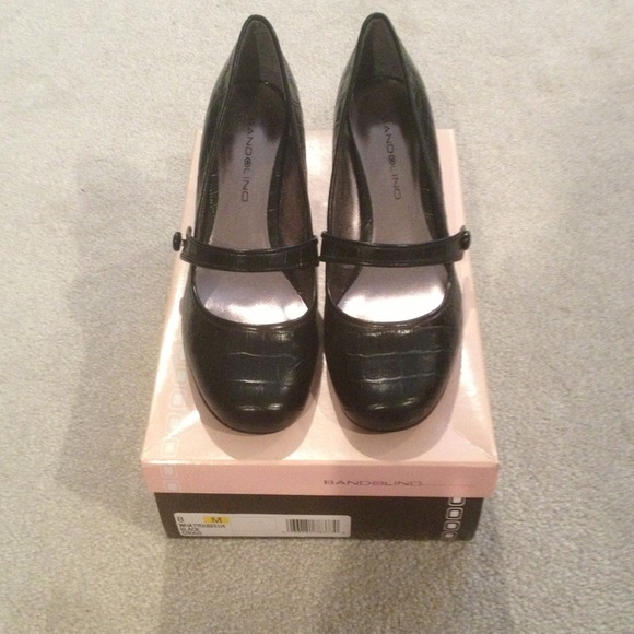 Bandolino Shoes - Sold on bundle!