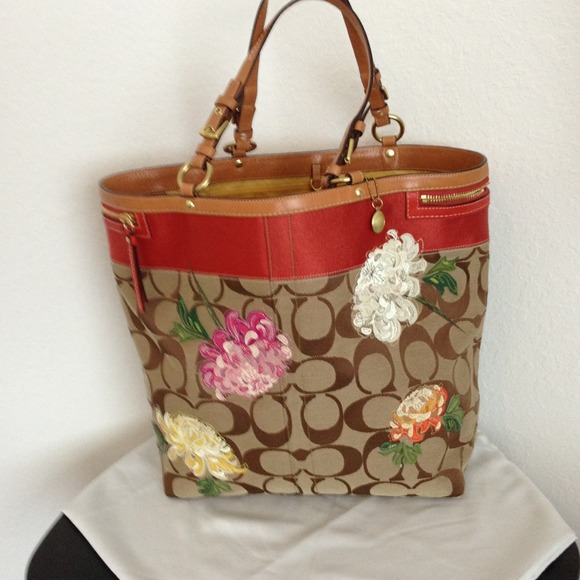 Coach beautiful handbag! - Picture 2 of 4