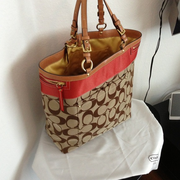 Coach beautiful handbag! - Picture 3 of 4