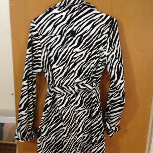 📌FINAL REDUCTION Vertigo Paris Zebra Trench Coat - Picture 2 of 3