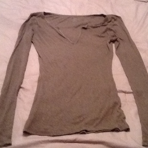 ✨SOLD IN BUNDLE✨🎀Brown GAP shirt. Long sleeve🎀