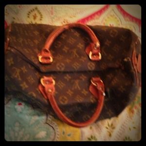 Vintage Louis Vuitton speedy bag. Inside perfect!