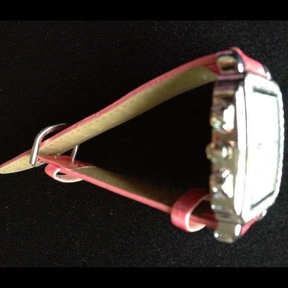 watch - Picture 2 of 4