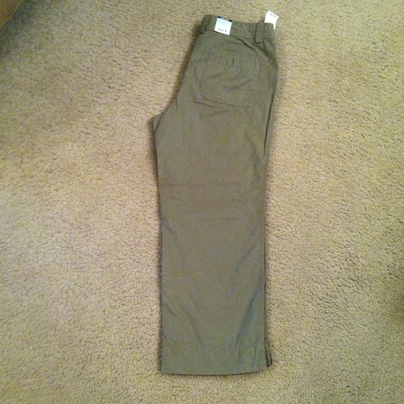 NWT Olive green Capri pants