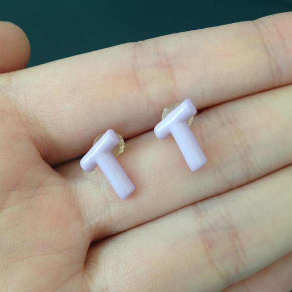 Vintage/80's "T" light purple lucite earrings