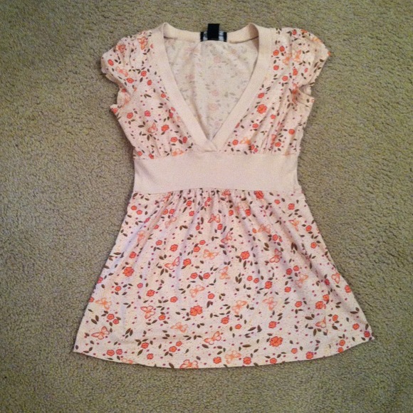 Pinkish/tanish colored top