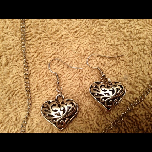 **Reduced** Silver Heart Necklace/Earring Set - Picture 3 of 4