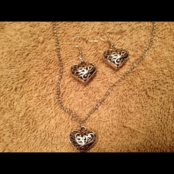 **Reduced** Silver Heart Necklace/Earring Set - Picture 4 of 4